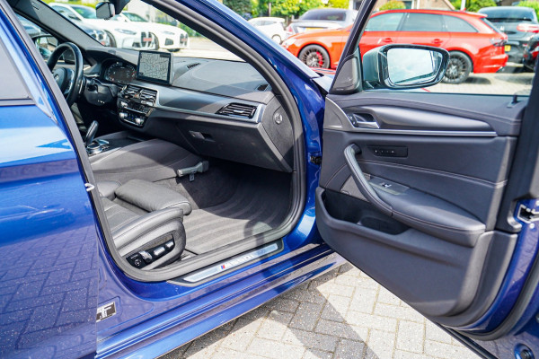 BMW 5 Serie M550i xDrive Business Edition Plus | Head up Display | Stoelverkoeling | Massage | Harman\/Kardon | 360 Camera