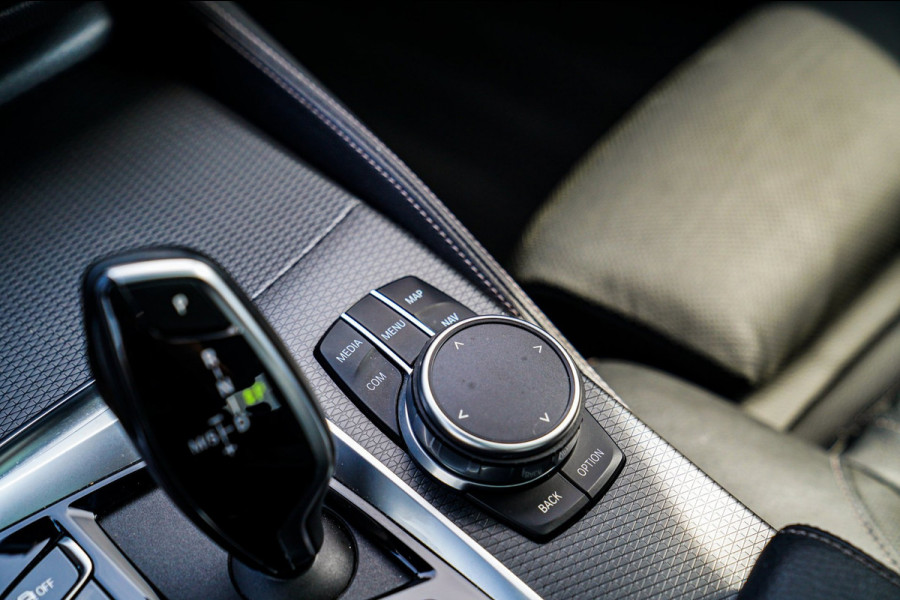 BMW 5 Serie M550i xDrive Business Edition Plus | Head up Display | Stoelverkoeling | Massage | Harman\/Kardon | 360 Camera