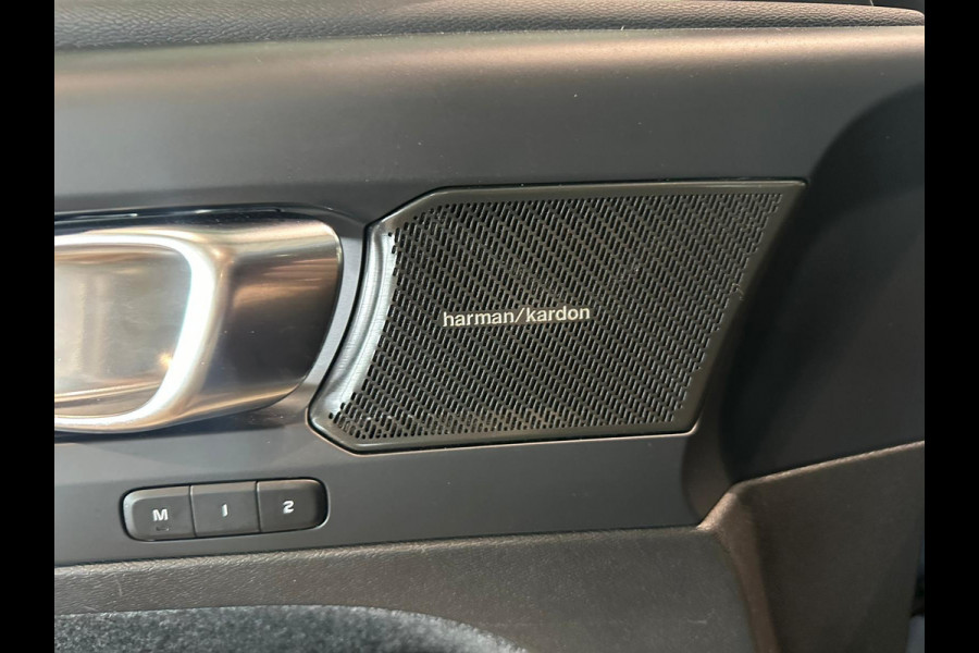 Volvo XC40 T5 Aut. Plug-in Hybrid Ultimate Dark ACC Stoelverwarming Panoramadak 262pk