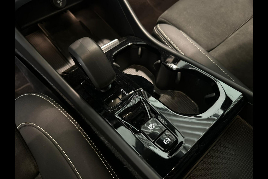 Volvo XC40 T5 Aut. Plug-in Hybrid Ultimate Dark ACC Stoelverwarming Panoramadak 262pk