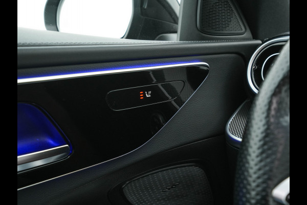 Mercedes-Benz C-Klasse 180 AMG Line MHEV (INCL-BTW) *PANO | LEATHER | FULL-LED | DIGI-COCKPIT | HEATED-SPORTSEATS | BLINDSPOT | CAMERA | DAB | AMBIENTLIGHT | SHIFTPADDLES | PRIVACY-GLASS | ECC | PDC | CRUISE | CARPLAY | CARBON-INLAY