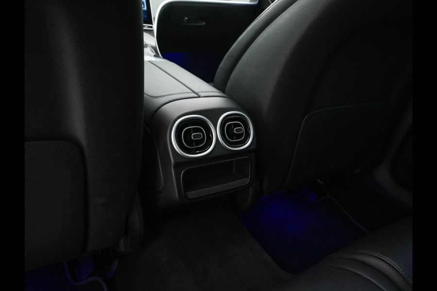 Mercedes-Benz C-Klasse 180 AMG Line MHEV (INCL-BTW) *PANO | LEATHER | FULL-LED | DIGI-COCKPIT | HEATED-SPORTSEATS | BLINDSPOT | CAMERA | DAB | AMBIENTLIGHT | SHIFTPADDLES | PRIVACY-GLASS | ECC | PDC | CRUISE | CARPLAY | CARBON-INLAY
