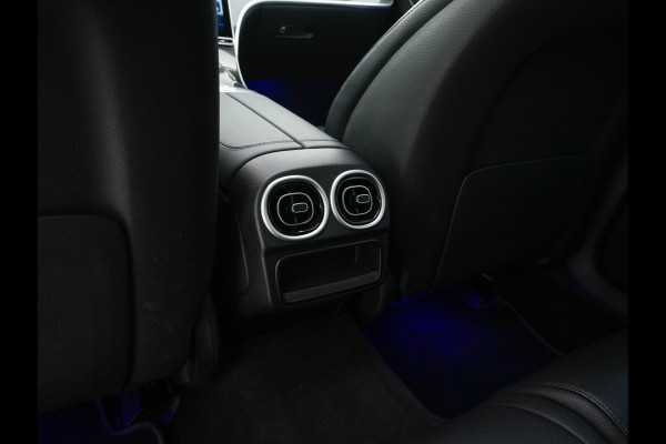 Mercedes-Benz C-Klasse 180 AMG Line MHEV (INCL-BTW) *PANO | LEATHER | FULL-LED | DIGI-COCKPIT | HEATED-SPORTSEATS | BLINDSPOT | CAMERA | DAB | AMBIENTLIGHT | SHIFTPADDLES | PRIVACY-GLASS | ECC | PDC | CRUISE | CARPLAY | CARBON-INLAY