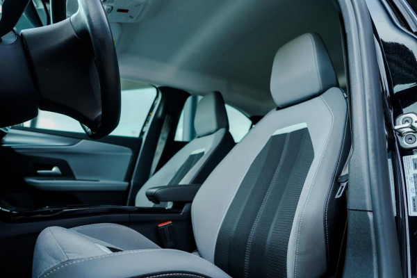 Opel Mokka Electric Elegance 50-kWh 11kw bl. / Winterpakket / Driver Assistance / Navi / 1e Eig