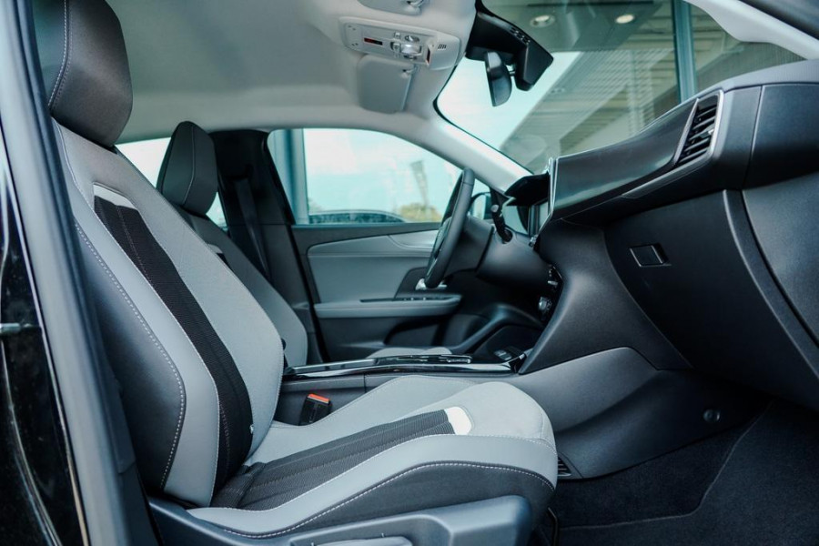 Opel Mokka Electric Edition 50 kWh / Warmtepomp / Zwart Metallic / 1 Eigenaar