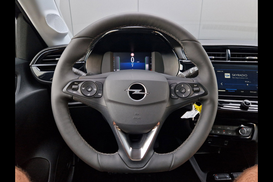 Opel Corsa 1.2 EAT8 101PK Black on Black /Led /Camera