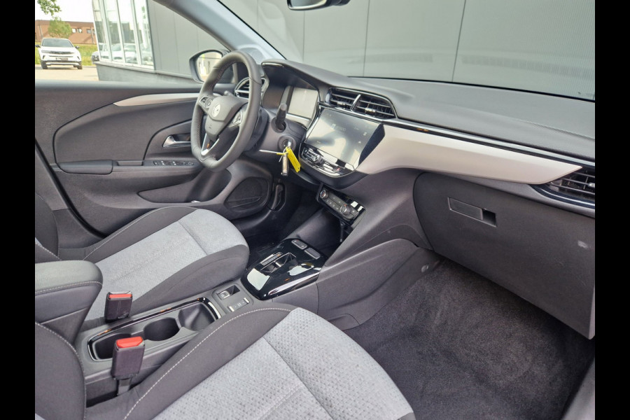 Opel Corsa 1.2 EAT8 101PK Black on Black /Led /Camera