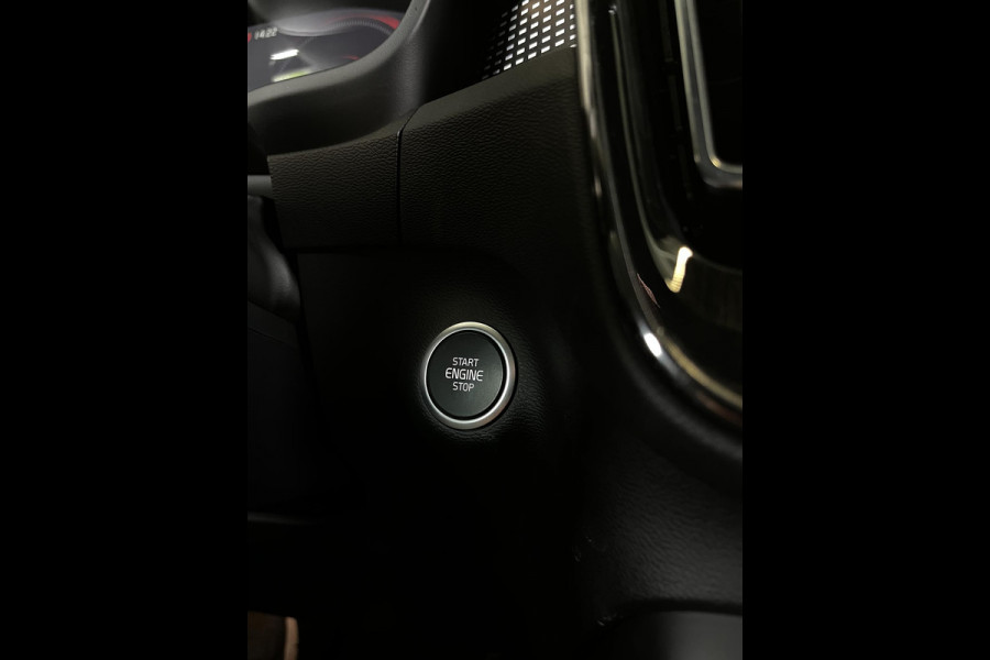 Volvo XC40 1.5 T4 Recharge Inscription Expression | Trekhaak! | Rijklaar geleverd incl 12 maanden BOVAG garantie! |
