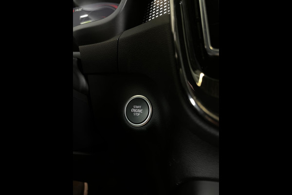 Volvo XC40 1.5 T4 Recharge Inscription Expression | Trekhaak! | Rijklaar geleverd incl 12 maanden BOVAG garantie! |