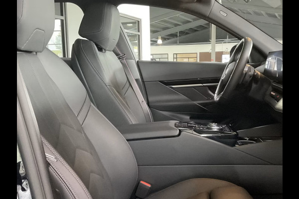 BMW 5 Serie Touring 540d xDrive M-SPORT Pro ** LED, PANORAMA, LEDER, 20-inch LMV, ICONIC GLOW, TREKH ** Ex BMW - € 32.800 onder NP ** ** INFORMEER OOK NAAR ONZE AANTREKKELIJKE FINANCIAL-LEASE TARIEVEN **