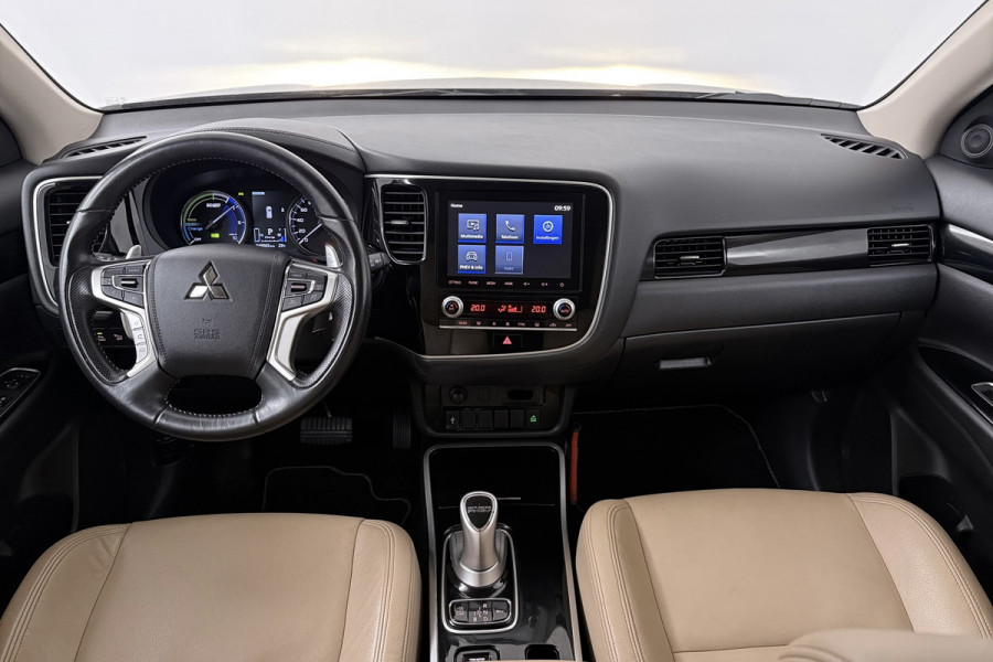Mitsubishi Outlander 2.4 PHEV Pure (TREKHAAK, STOELVERWARMING, ACHTERUITRIJCAMERA, CRUISE CONTROL, PARKEERSENSOREN)
