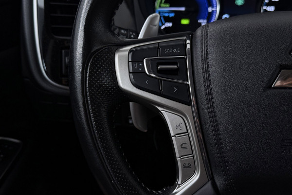 Mitsubishi Outlander 2.4 PHEV Pure (TREKHAAK, STOELVERWARMING, ACHTERUITRIJCAMERA, CRUISE CONTROL, PARKEERSENSOREN)