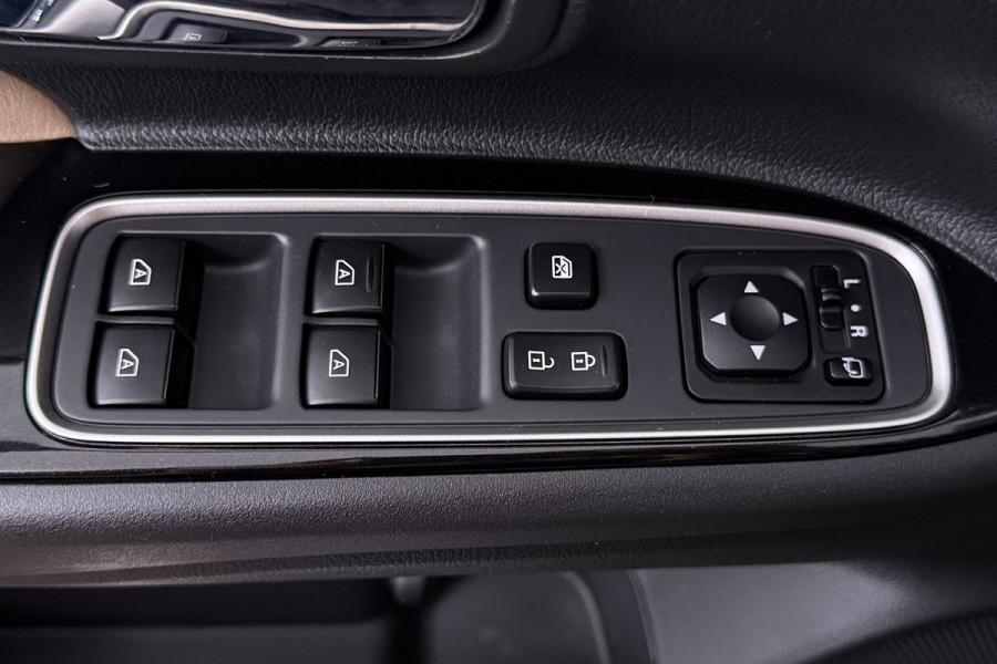 Mitsubishi Outlander 2.4 PHEV Pure (TREKHAAK, STOELVERWARMING, ACHTERUITRIJCAMERA, CRUISE CONTROL, PARKEERSENSOREN)