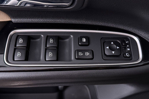 Mitsubishi Outlander 2.4 PHEV Pure (TREKHAAK, STOELVERWARMING, ACHTERUITRIJCAMERA, CRUISE CONTROL, PARKEERSENSOREN)