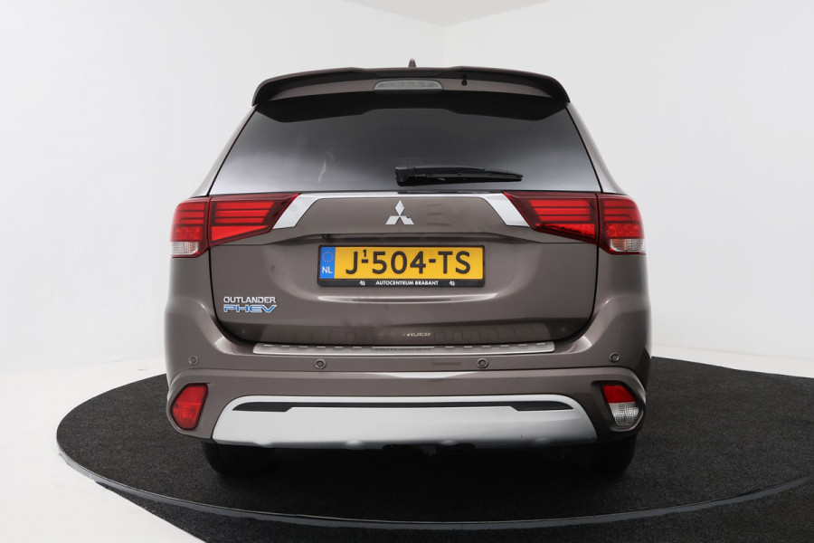 Mitsubishi Outlander 2.4 PHEV Pure (TREKHAAK, STOELVERWARMING, ACHTERUITRIJCAMERA, CRUISE CONTROL, PARKEERSENSOREN)