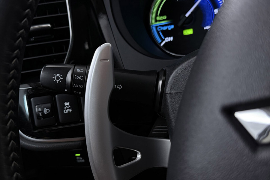 Mitsubishi Outlander 2.4 PHEV Pure (TREKHAAK, STOELVERWARMING, ACHTERUITRIJCAMERA, CRUISE CONTROL, PARKEERSENSOREN)