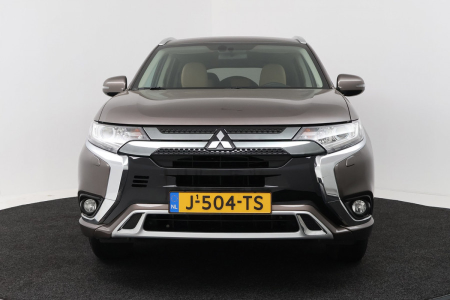 Mitsubishi Outlander 2.4 PHEV Pure (TREKHAAK, STOELVERWARMING, ACHTERUITRIJCAMERA, CRUISE CONTROL, PARKEERSENSOREN)