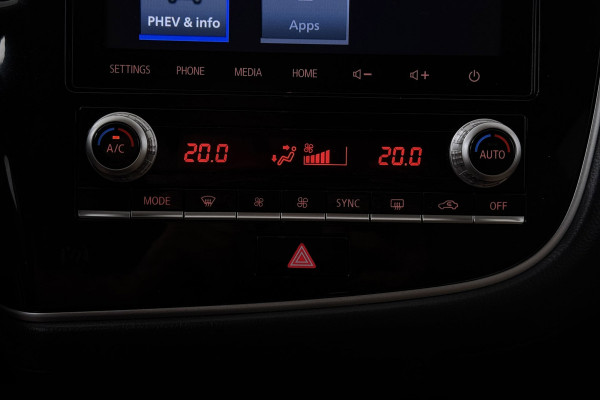 Mitsubishi Outlander 2.4 PHEV Pure (TREKHAAK, STOELVERWARMING, ACHTERUITRIJCAMERA, CRUISE CONTROL, PARKEERSENSOREN)