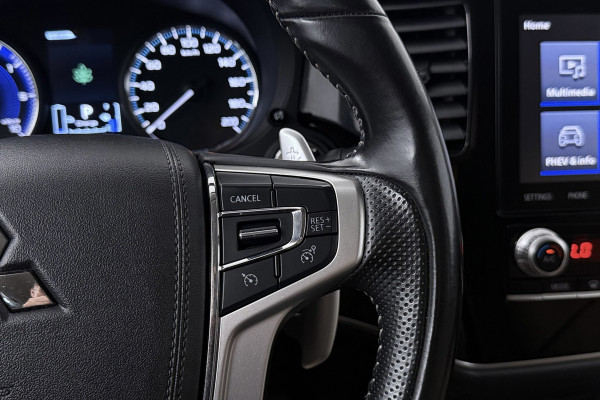 Mitsubishi Outlander 2.4 PHEV Pure (TREKHAAK, STOELVERWARMING, ACHTERUITRIJCAMERA, CRUISE CONTROL, PARKEERSENSOREN)