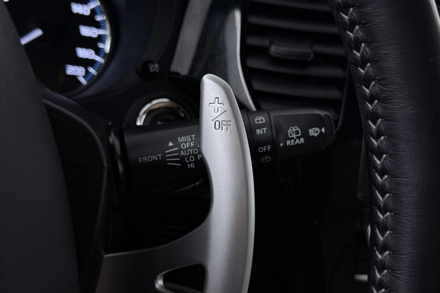 Mitsubishi Outlander 2.4 PHEV Pure (TREKHAAK, STOELVERWARMING, ACHTERUITRIJCAMERA, CRUISE CONTROL, PARKEERSENSOREN)