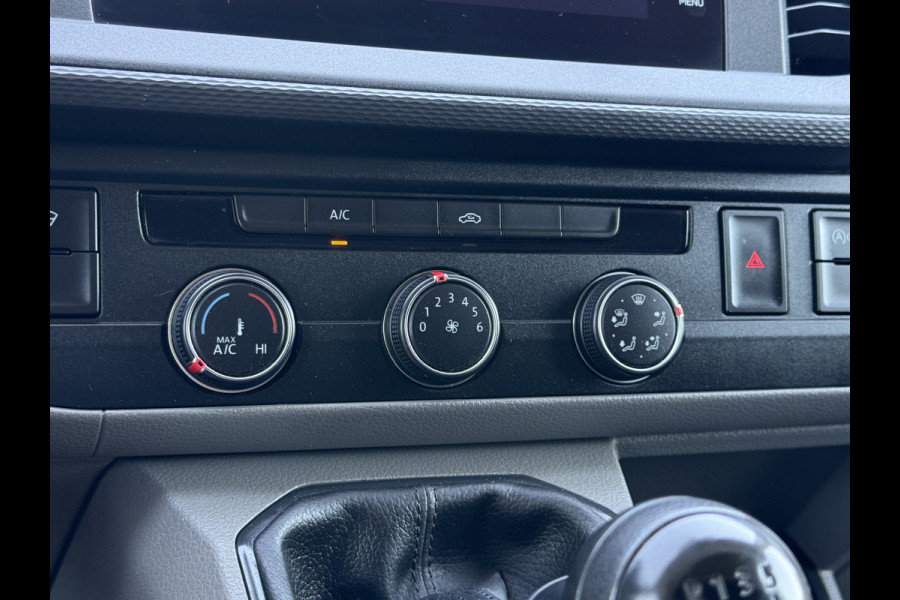 Volkswagen Transporter 2.0 TDI HIGHLINE / L2H1 / TREKHAAK / AIRCO / CRUISE / NAVI / CARPLAY / LMV