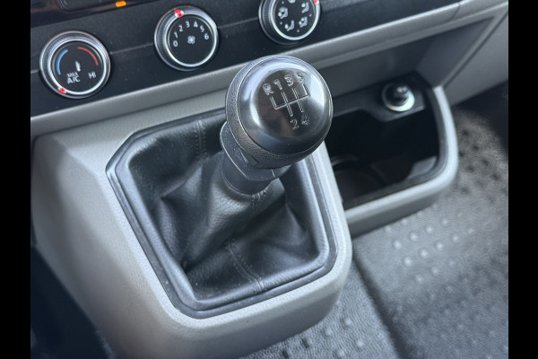 Volkswagen Transporter 2.0 TDI HIGHLINE / L2H1 / TREKHAAK / AIRCO / CRUISE / NAVI / CARPLAY / LMV