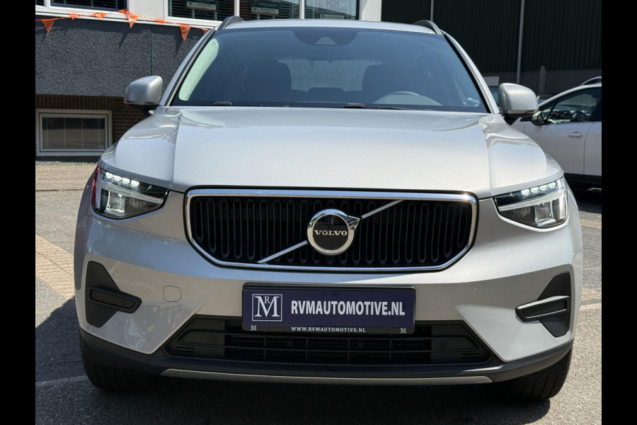 Volvo XC40 1.5 T2 Essential VAN: 32.900,- VOOR: 30.877,- UW WKVOORDEEL: 2.023,-| WINTERPAKKET STOEL + STUURVERWARMING| CARPLAY| ACHTERUITRIJCAMERA