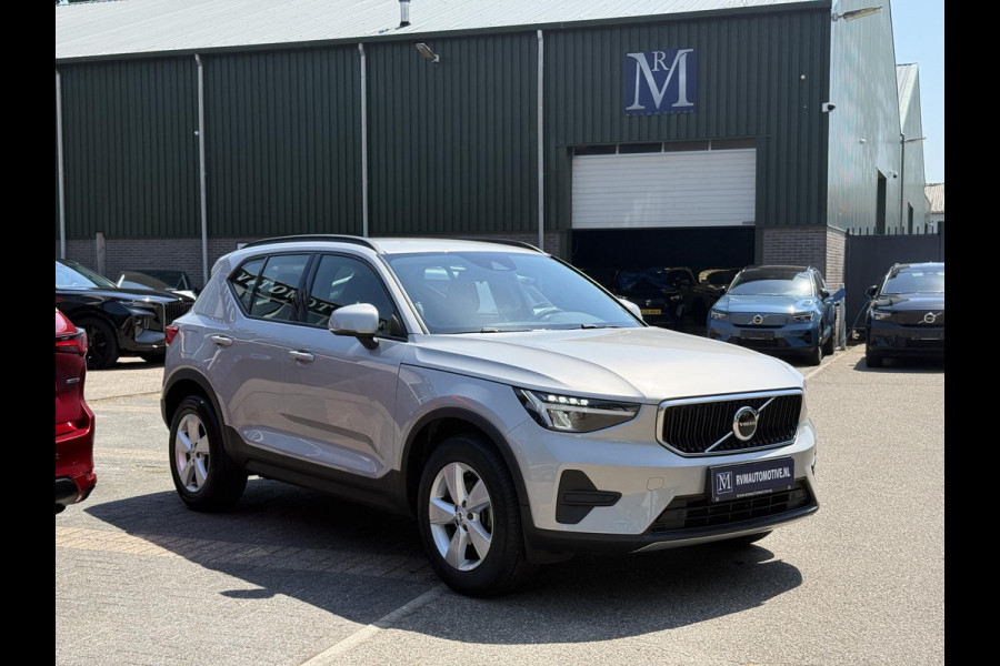 Volvo XC40 1.5 T2 Essential VAN: 32.900,- VOOR: 30.877,- UW WKVOORDEEL: 2.023,-| WINTERPAKKET STOEL + STUURVERWARMING| CARPLAY| ACHTERUITRIJCAMERA