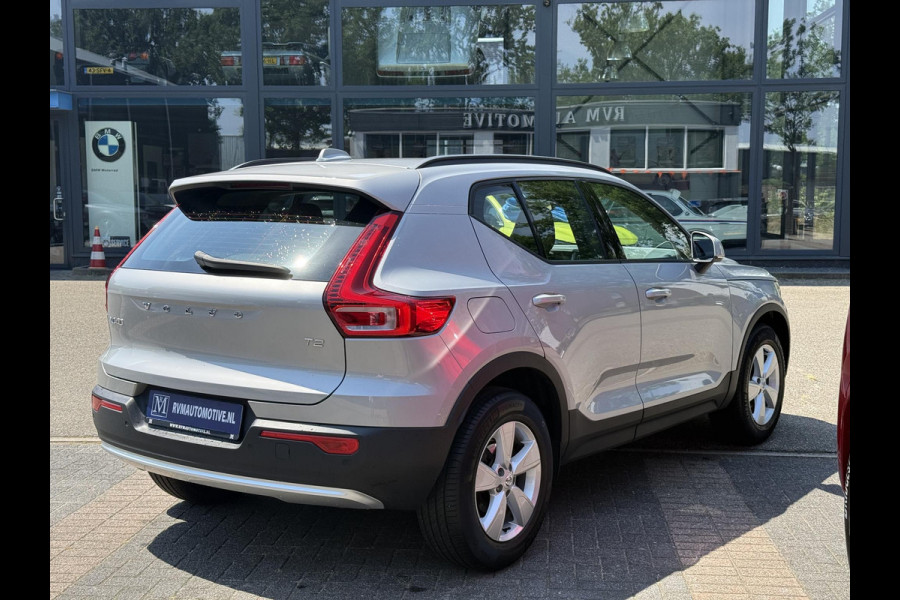 Volvo XC40 1.5 T2 Essential VAN: 32.900,- VOOR: 30.877,- UW WKVOORDEEL: 2.023,-| WINTERPAKKET STOEL + STUURVERWARMING| CARPLAY| ACHTERUITRIJCAMERA