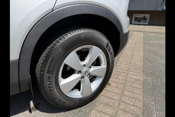Volvo XC40 1.5 T2 Essential VAN: 32.900,- VOOR: 30.877,- UW WKVOORDEEL: 2.023,-| WINTERPAKKET STOEL + STUURVERWARMING| CARPLAY| ACHTERUITRIJCAMERA