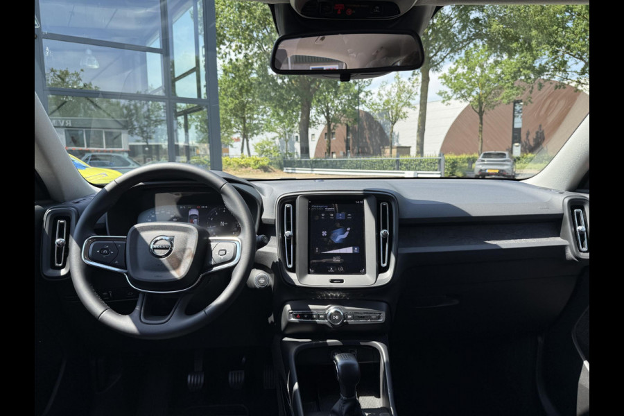 Volvo XC40 1.5 T2 Essential VAN: 32.900,- VOOR: 30.877,- UW WKVOORDEEL: 2.023,-| WINTERPAKKET STOEL + STUURVERWARMING| CARPLAY| ACHTERUITRIJCAMERA