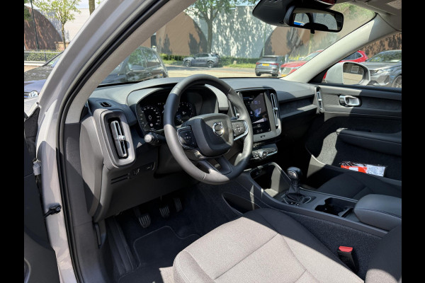 Volvo XC40 1.5 T2 Essential VAN: 32.900,- VOOR: 30.877,- UW WKVOORDEEL: 2.023,-| WINTERPAKKET STOEL + STUURVERWARMING| CARPLAY| ACHTERUITRIJCAMERA