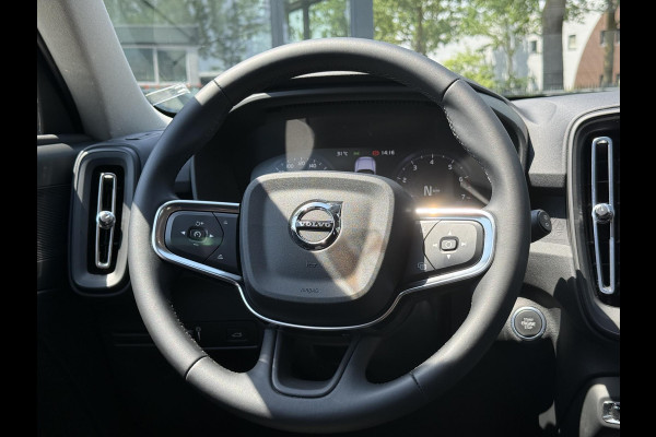 Volvo XC40 1.5 T2 Essential VAN: 32.900,- VOOR: 30.877,- UW WKVOORDEEL: 2.023,-| WINTERPAKKET STOEL + STUURVERWARMING| CARPLAY| ACHTERUITRIJCAMERA