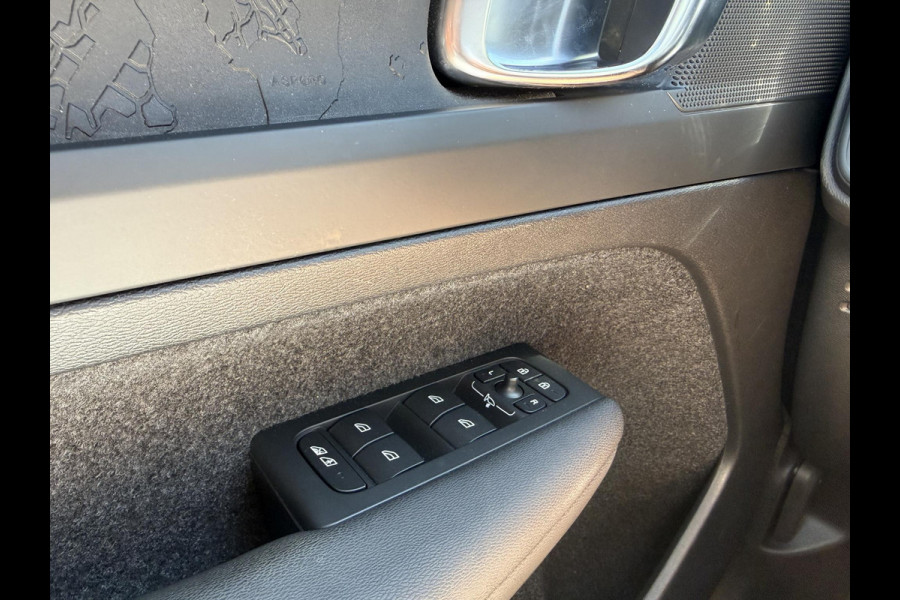 Volvo XC40 1.5 T2 Essential VAN: 32.900,- VOOR: 30.877,- UW WKVOORDEEL: 2.023,-| WINTERPAKKET STOEL + STUURVERWARMING| CARPLAY| ACHTERUITRIJCAMERA