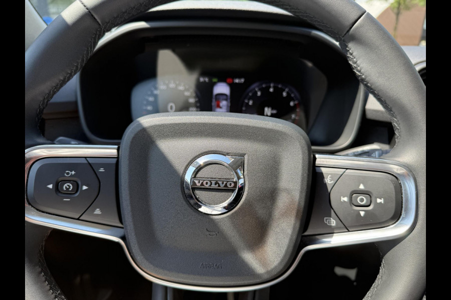 Volvo XC40 1.5 T2 Essential VAN: 32.900,- VOOR: 30.877,- UW WKVOORDEEL: 2.023,-| WINTERPAKKET STOEL + STUURVERWARMING| CARPLAY| ACHTERUITRIJCAMERA