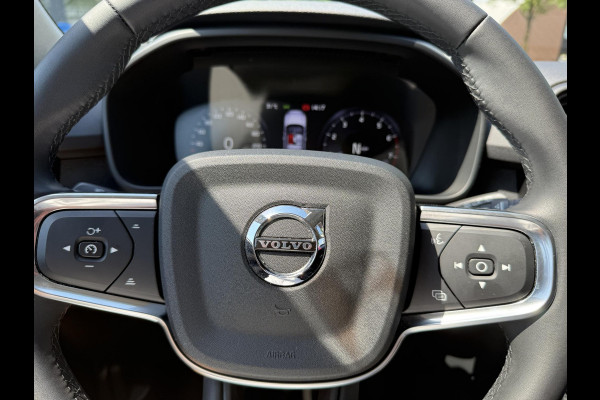 Volvo XC40 1.5 T2 Essential VAN: 32.900,- VOOR: 30.877,- UW WKVOORDEEL: 2.023,-| WINTERPAKKET STOEL + STUURVERWARMING| CARPLAY| ACHTERUITRIJCAMERA
