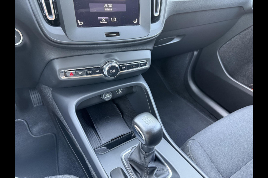 Volvo XC40 1.5 T2 Essential VAN: 32.900,- VOOR: 30.877,- UW WKVOORDEEL: 2.023,-| WINTERPAKKET STOEL + STUURVERWARMING| CARPLAY| ACHTERUITRIJCAMERA