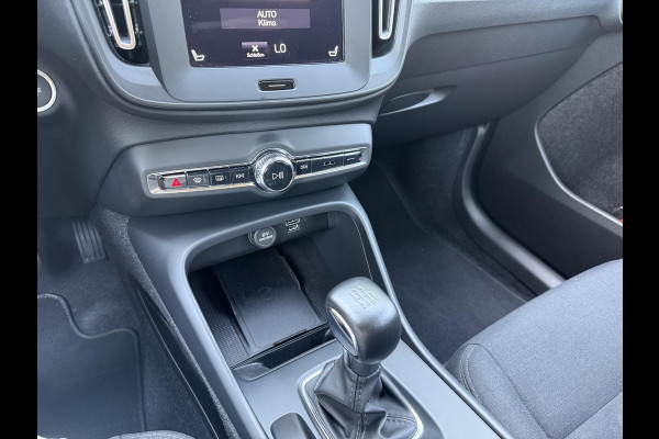 Volvo XC40 1.5 T2 Essential VAN: 32.900,- VOOR: 30.877,- UW WKVOORDEEL: 2.023,-| WINTERPAKKET STOEL + STUURVERWARMING| CARPLAY| ACHTERUITRIJCAMERA