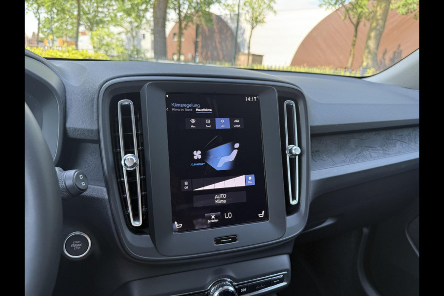 Volvo XC40 1.5 T2 Essential VAN: 32.900,- VOOR: 30.877,- UW WKVOORDEEL: 2.023,-| WINTERPAKKET STOEL + STUURVERWARMING| CARPLAY| ACHTERUITRIJCAMERA