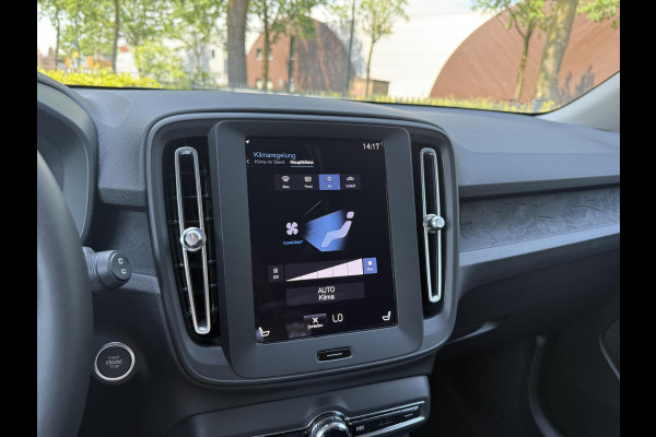 Volvo XC40 1.5 T2 Essential VAN: 32.900,- VOOR: 30.877,- UW WKVOORDEEL: 2.023,-| WINTERPAKKET STOEL + STUURVERWARMING| CARPLAY| ACHTERUITRIJCAMERA