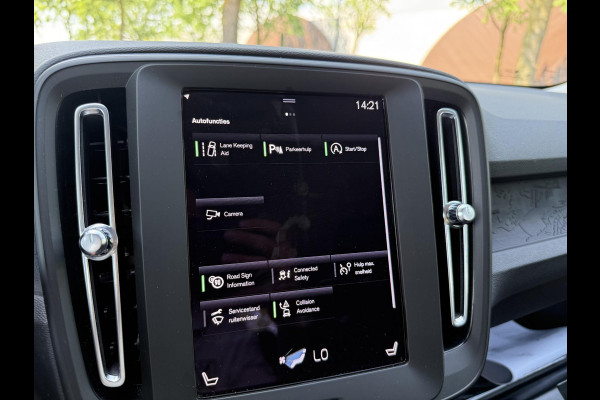 Volvo XC40 1.5 T2 Essential VAN: 32.900,- VOOR: 30.877,- UW WKVOORDEEL: 2.023,-| WINTERPAKKET STOEL + STUURVERWARMING| CARPLAY| ACHTERUITRIJCAMERA