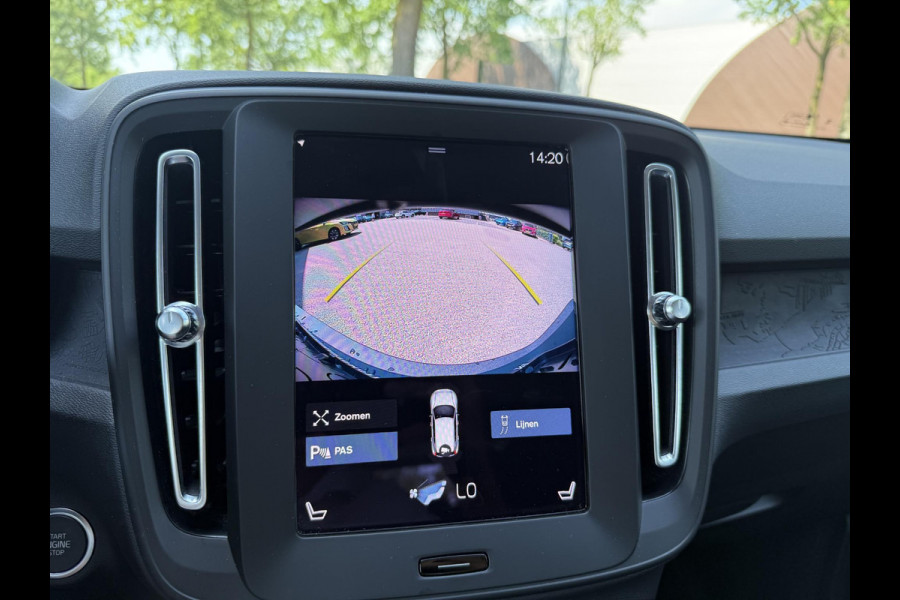 Volvo XC40 1.5 T2 Essential VAN: 32.900,- VOOR: 30.877,- UW WKVOORDEEL: 2.023,-| WINTERPAKKET STOEL + STUURVERWARMING| CARPLAY| ACHTERUITRIJCAMERA