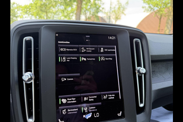 Volvo XC40 1.5 T2 Essential VAN: 32.900,- VOOR: 30.877,- UW WKVOORDEEL: 2.023,-| WINTERPAKKET STOEL + STUURVERWARMING| CARPLAY| ACHTERUITRIJCAMERA