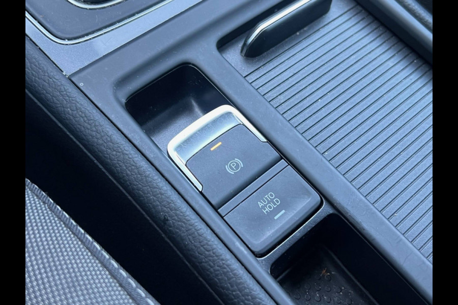 Volkswagen Golf Variant BWJ 2019 | 1.5TSI 131PK Comfortline Bus | TREKHAAK | CLIMA | STOELVERW | NAVI | PDC 2X | CARPLAY |