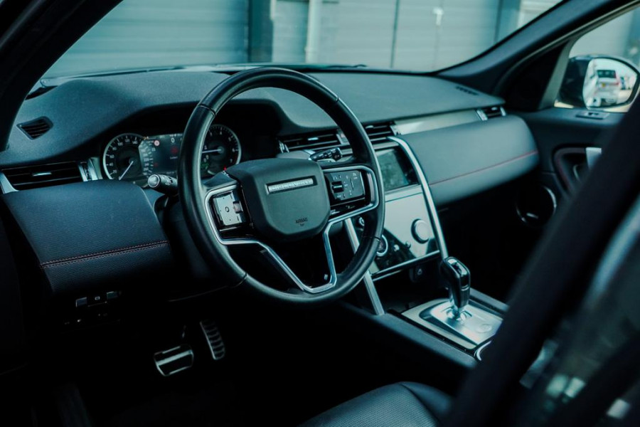 Land Rover Discovery Sport P300e 1.5 R-Dynamic HSE / Pano / Trekhaak / Dealer Ond / 1 Eig / Meridian Surround