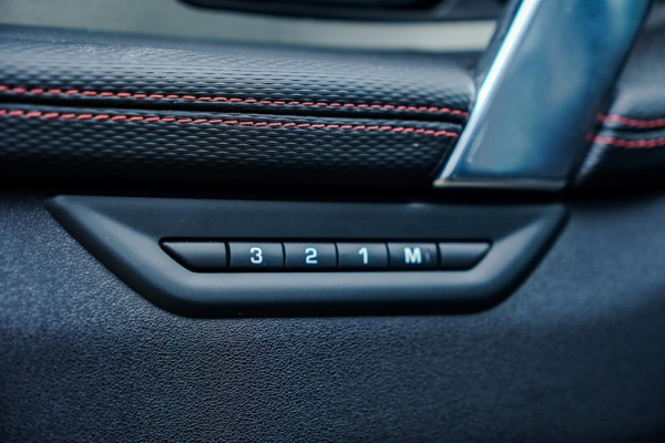 Land Rover Discovery Sport P300e 1.5 R-Dynamic HSE / Pano / Trekhaak / Dealer Ond / 1 Eig / Meridian Surround