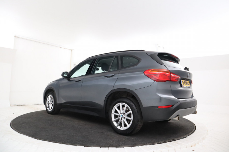 BMW X1 sDrive20i High Executive 192 PK! Navigatie, Stoelverwarming