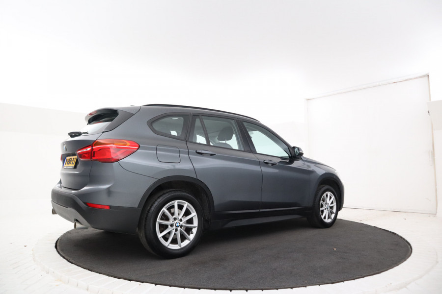 BMW X1 sDrive20i High Executive 192 PK! Navigatie, Stoelverwarming
