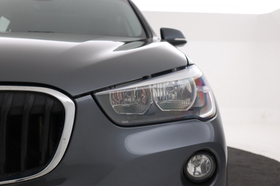 BMW X1 sDrive20i High Executive 192 PK! Navigatie, Stoelverwarming