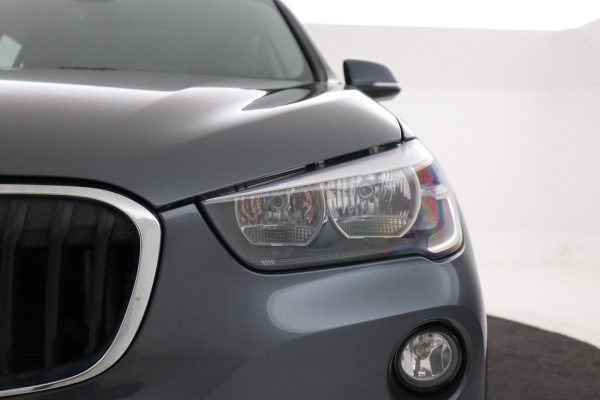 BMW X1 sDrive20i High Executive 192 PK! Navigatie, Stoelverwarming